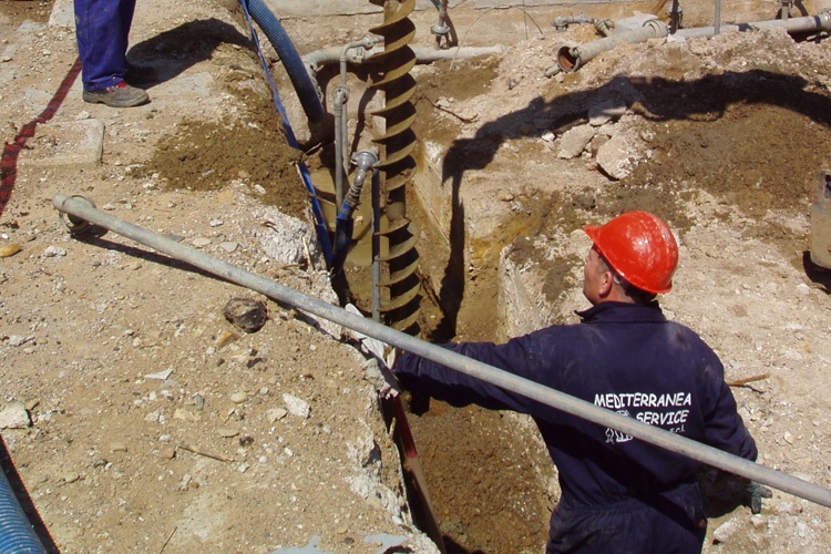 HYDRAULIC INTERCEPTION BARRIER